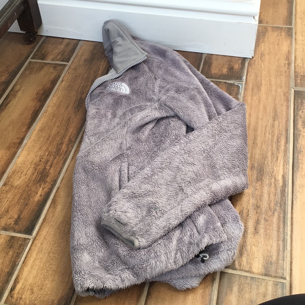 Grey Fuzzy Northface Jacket👌🏼